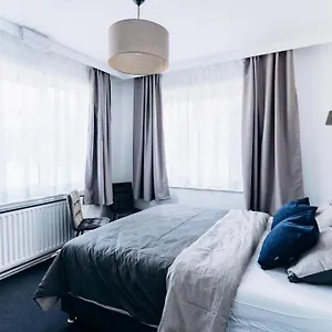 Atomihotel: Contemporary Comfort Steps From The Atomium! Bruxelles